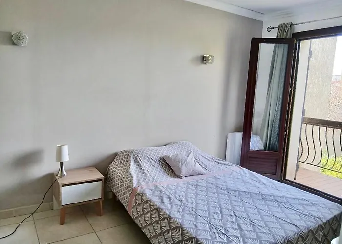 A 500m De La Dom wakacyjny Hyères